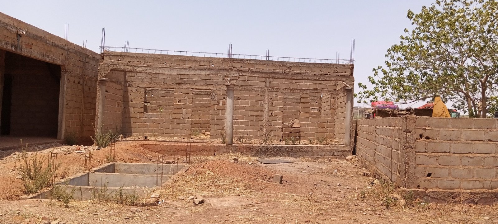 Image de Maison en RDC en cour de construction à  KOBALA CORO/BANGUINEDA - Maison